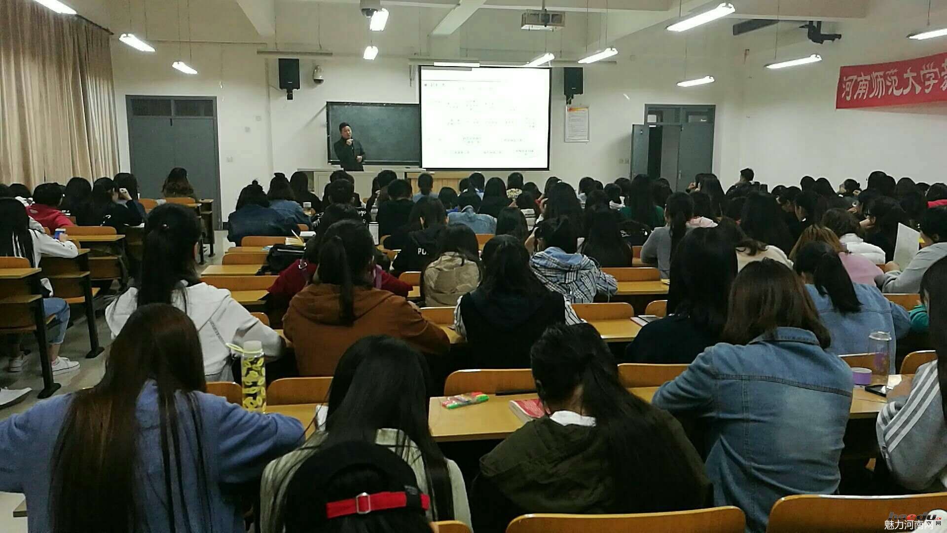 河南师范大学新联学院新乡校区“就业创业名师讲坛”召